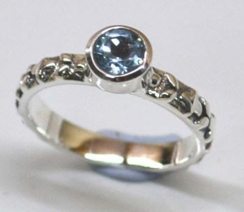 Zilveren ring met ronde facet blauwe Topaas 16.5 mm