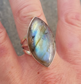 Zilveren ring met marquise Labradoriet 19 mm