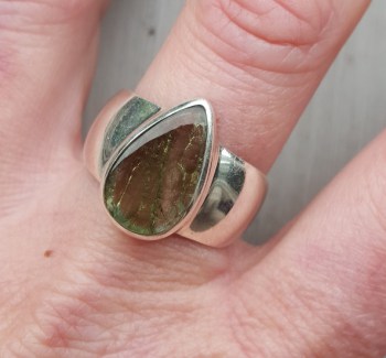 Zilveren ring met druppelvormige cabochon geslepen Moldaviet 19