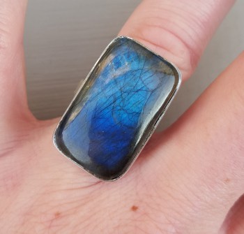 Zilveren ring met rechthoekige Labradoriet 17 mm