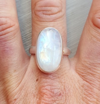 Zilveren ring met smalle ovale Maansteen 20 mm