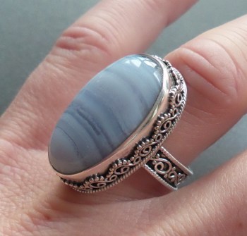 Zilveren ring ovale blauw Lace Agaat en bewerkte setting 17.3 mm