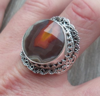 Zilveren ring ronde facet Botswana Agaat bewerkte setting 19