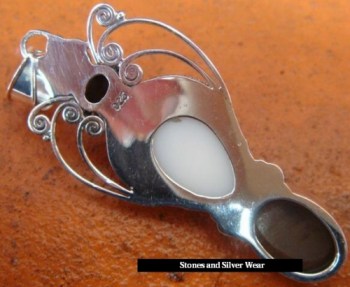 Zilveren hanger met gezicht, Australische Opaal en Amethist